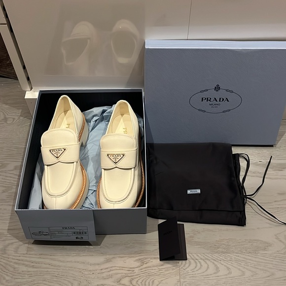 Prada Leather Loafers size 41 STEAL!!! - Picture 7 of 7